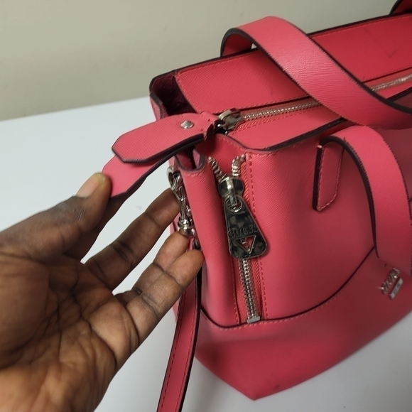 GUESS handbag/cross body bag in Coral color - Picture 13 of 16